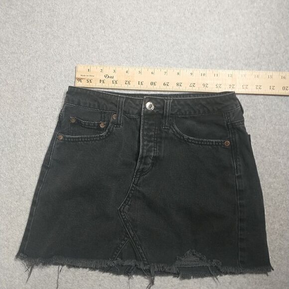 American Eagle Outfitters Skirt, Women's Size 0, Black, Denim, Frayed Hem. - Picture 2 of 9
